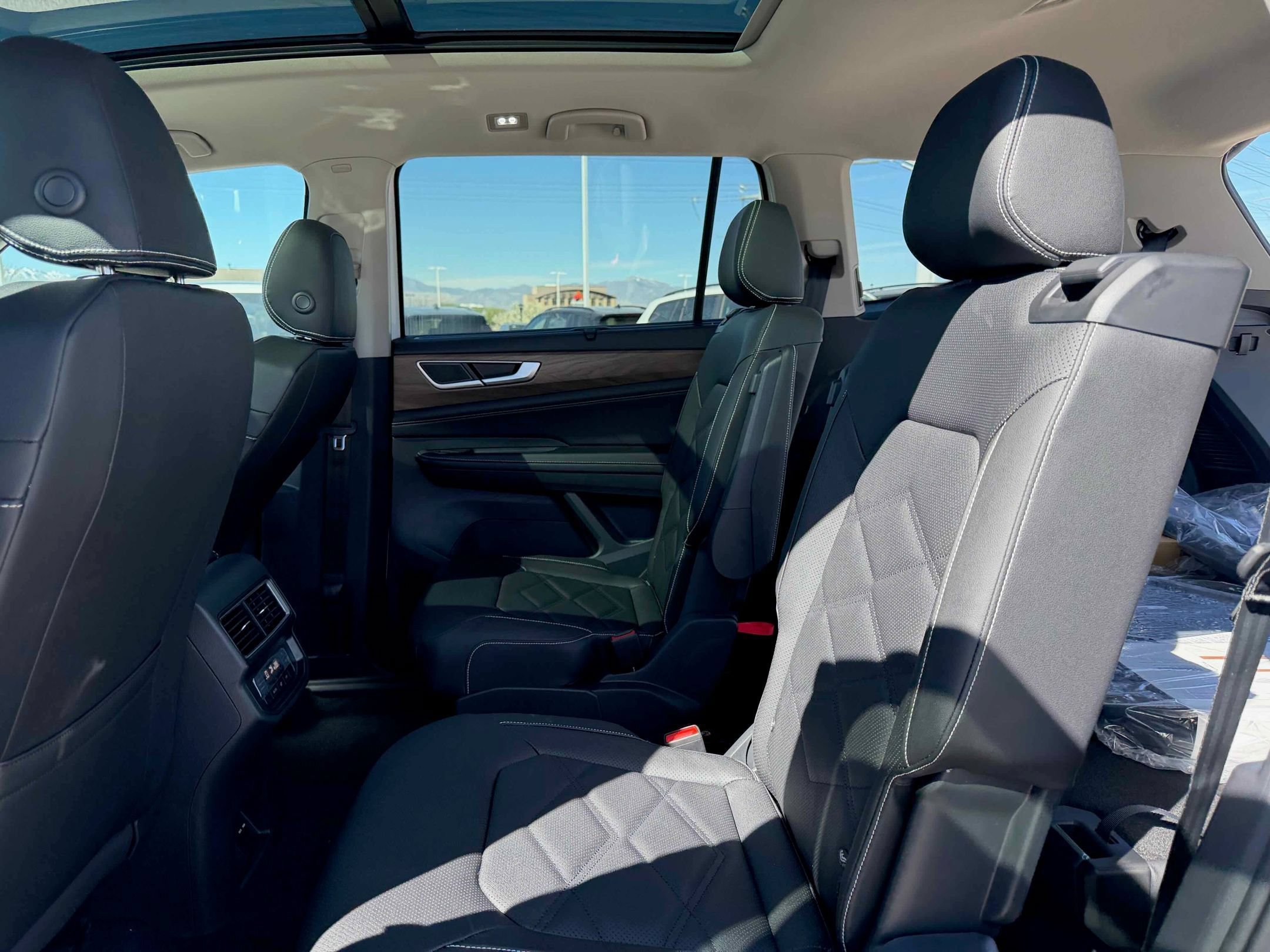New 2026 Opal White Volkswagen 2.0T SE w/Technology image 32