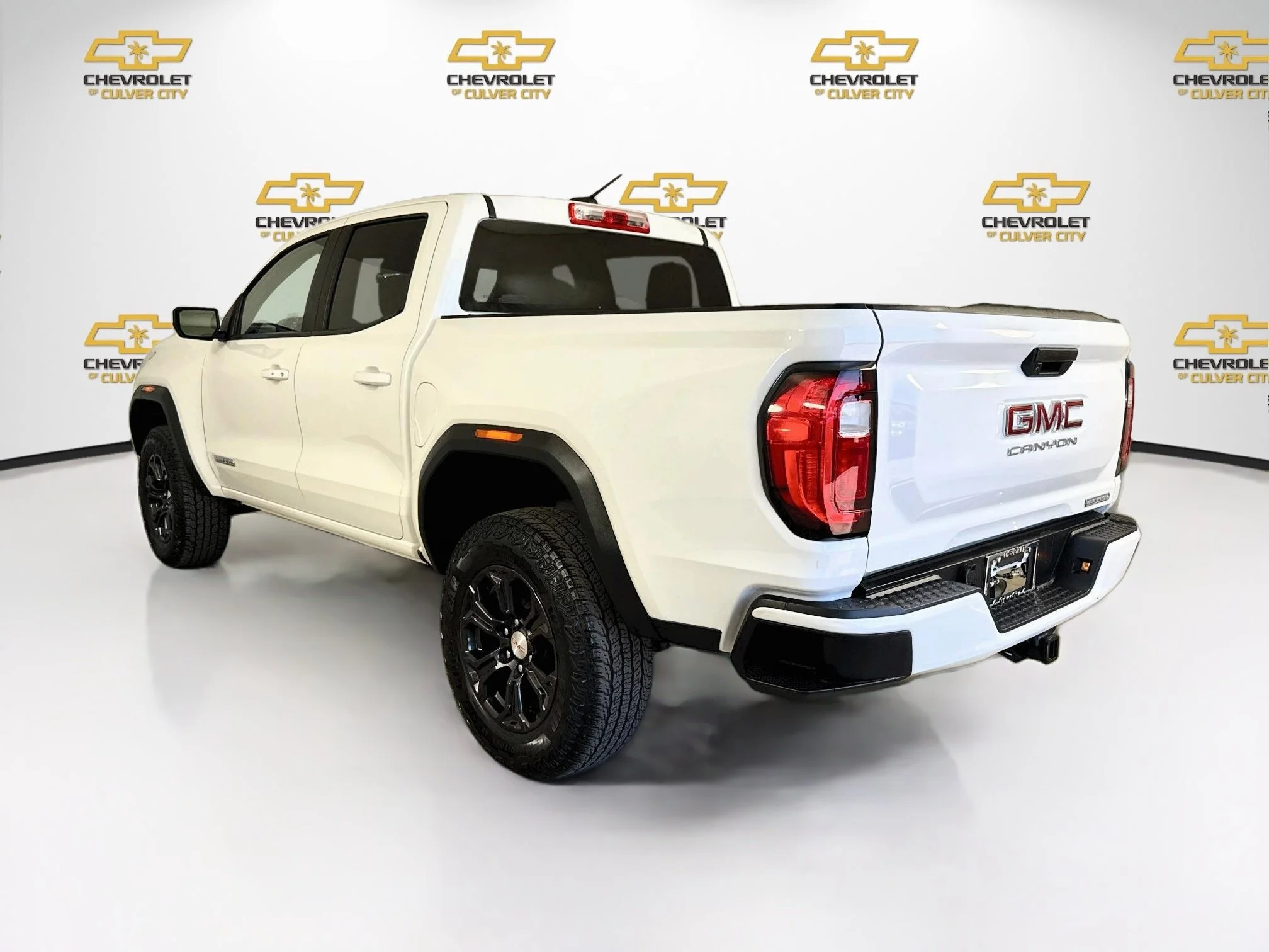 Used 2024 Summit White GMC Elevation image 6