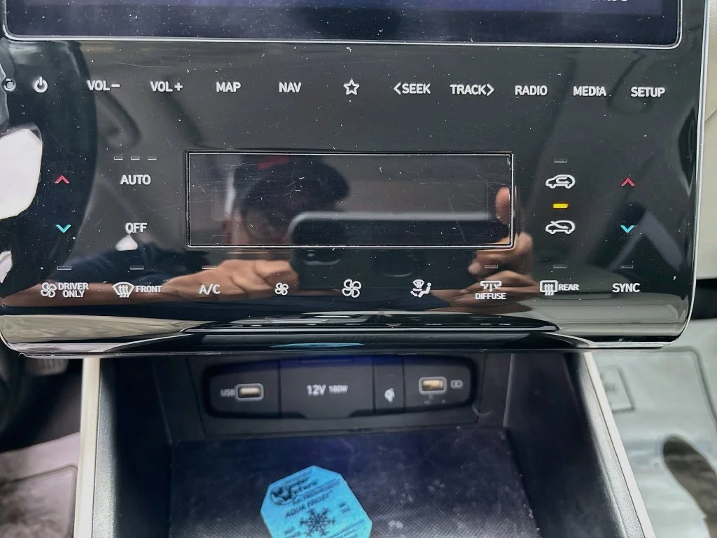 Used 2022 Quartz Hyundai Limited image 16