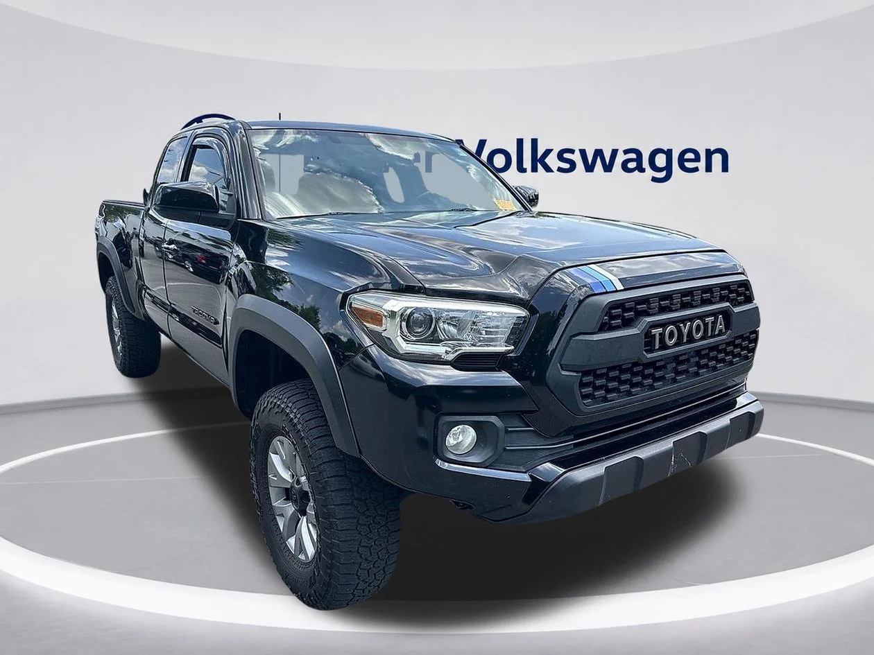 Used 2017 Black Toyota SR5 image 7