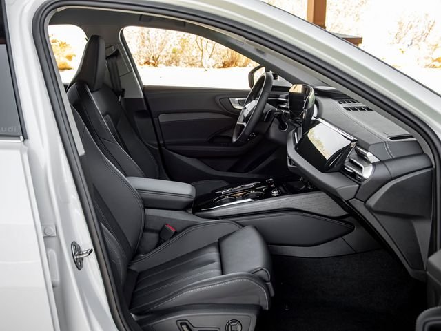Used 2025 Glacier White Audi  image 28