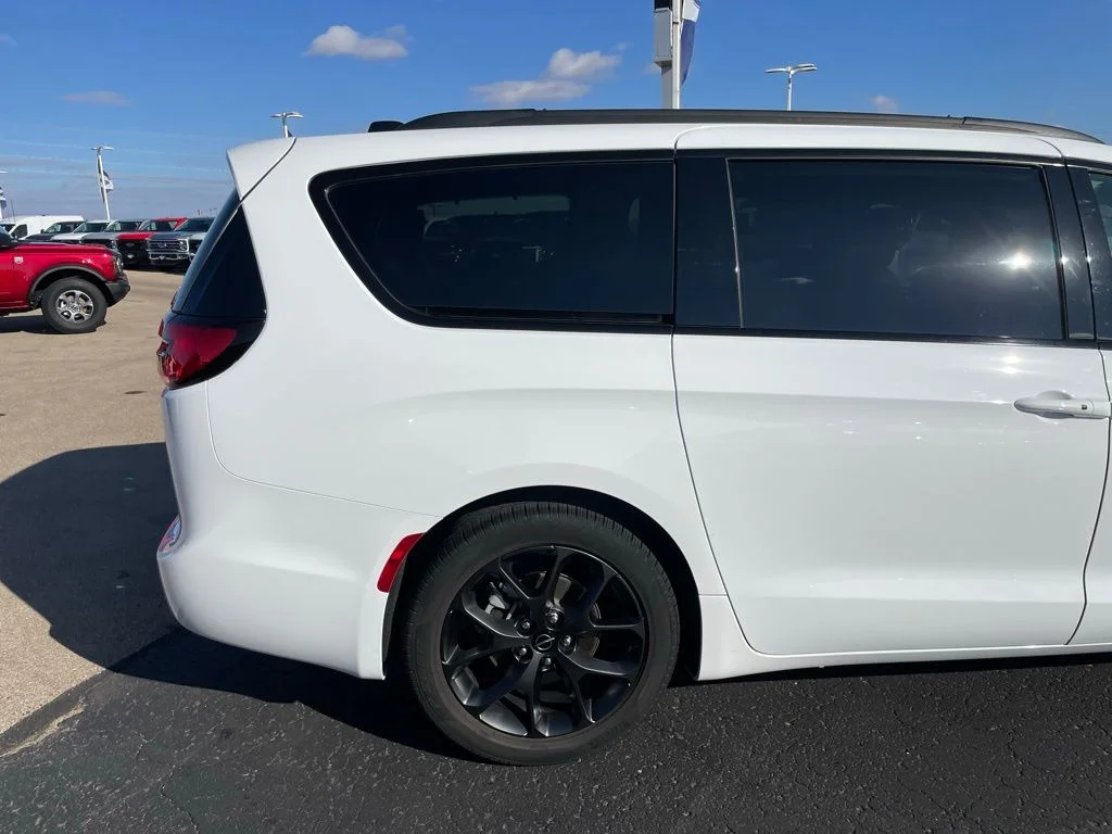 Used 2025 Bright White Clearcoat Chrysler Limited image 38