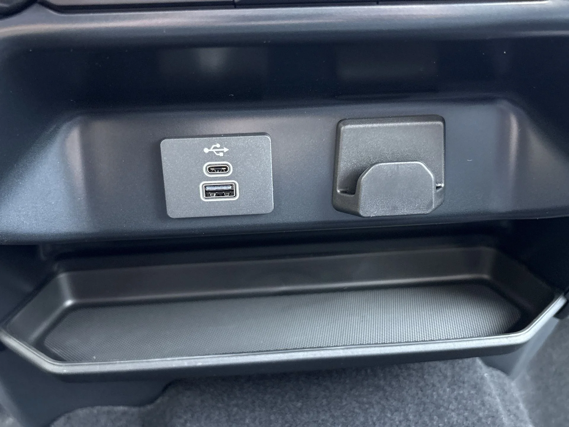 New 2026 Oxford White Ford XLT image 7