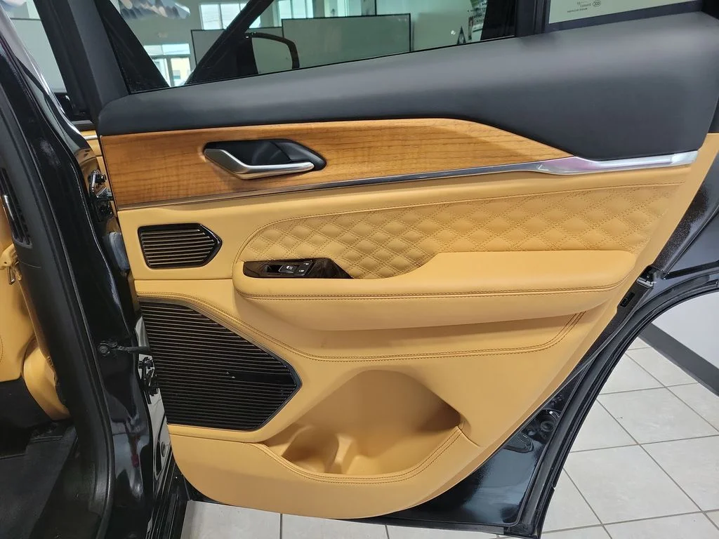 Used 2022 Black Jeep Summit Reserve image 19