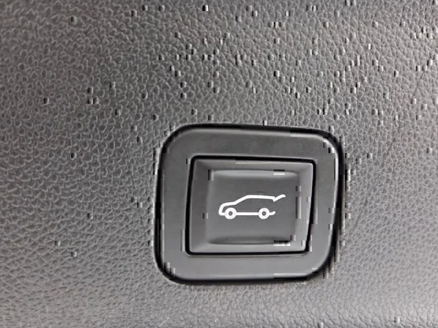 Used 2025 Black Chevrolet Z71 image 13