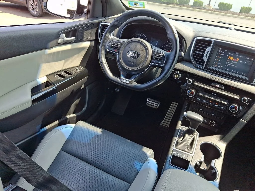 Used 2019 White Kia EX image 15