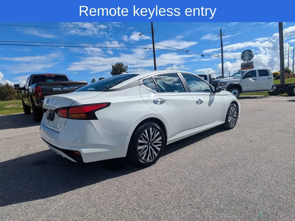 Used 2025 White Nissan 2.5 SV image 4