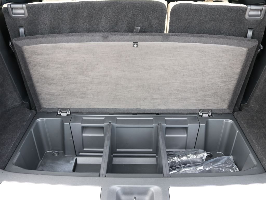 Certified Used 2023 White INFINITI LUXE image 39