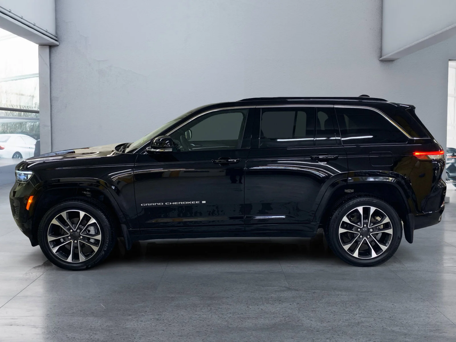 Used 2025 Diamond Black Crystal Pearl Jeep Overland image 2