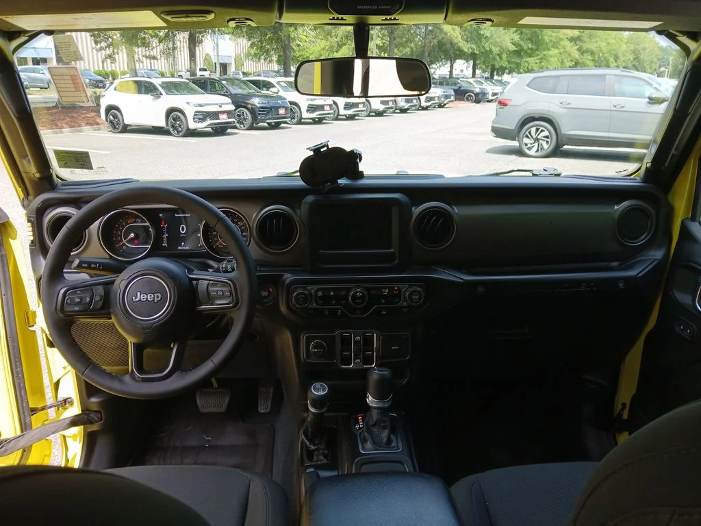 Used 2023 Yellow Jeep Sport S image 15