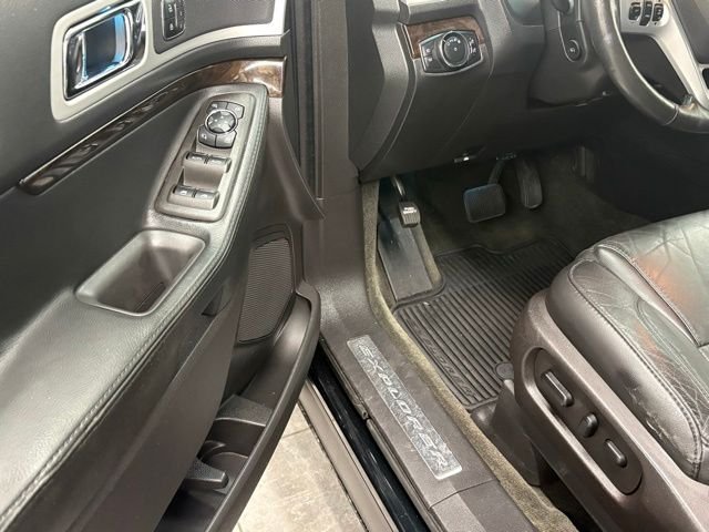 Used 2014 Black Ford Limited image 11