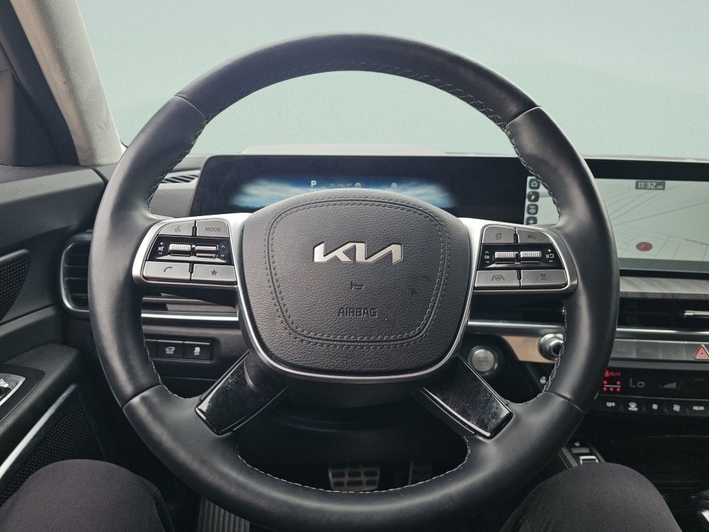 Used 2024 Everlasting Silver Kia SX Prestige image 32