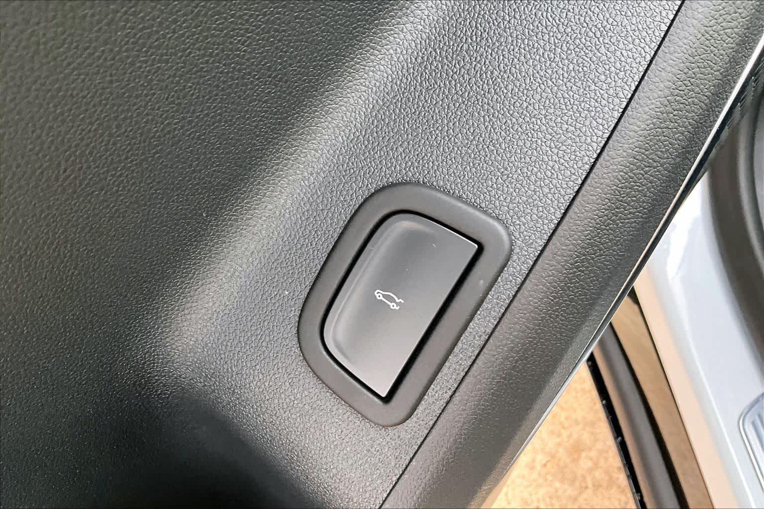 2027 Chevrolet Traverse RS - Photo 22