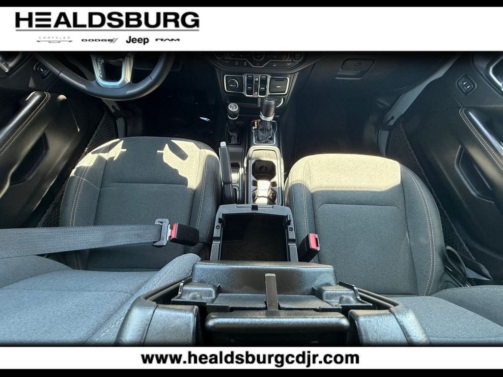 2024 Jeep Wrangler 4-Door Sahara - Photo 24