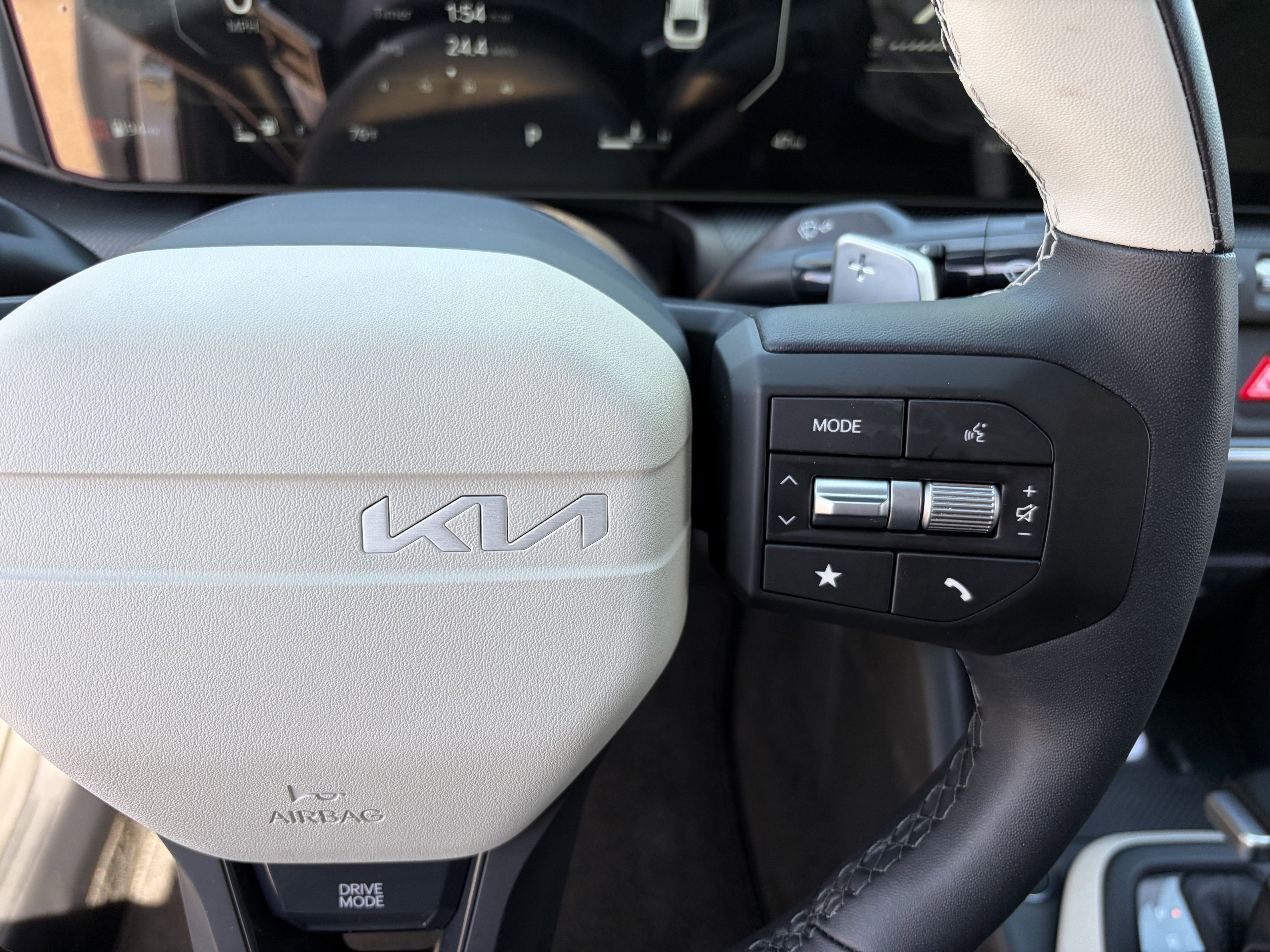 New 2026 Snow White Pearl Kia GT-Line image 23