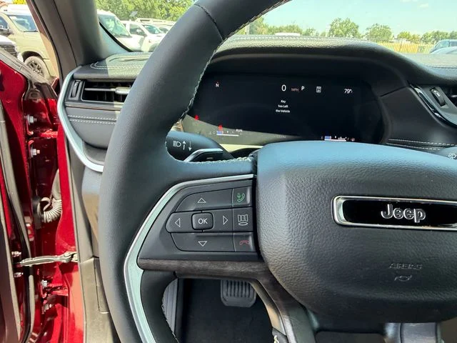 New 2026 Velvet Red Pearl-Coat Exterior Paint Jeep Laredo Altitude image 18