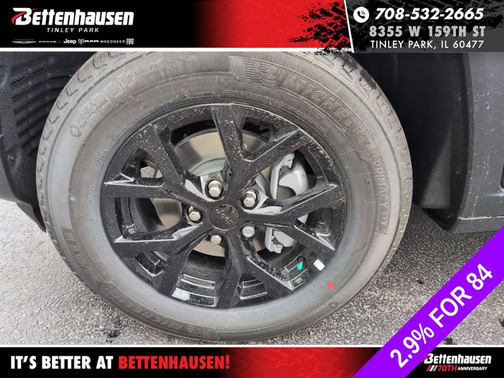 New 2026 Diamond Black Crystal Pearl-Coat Exterior Paint Jeep Laredo image 14