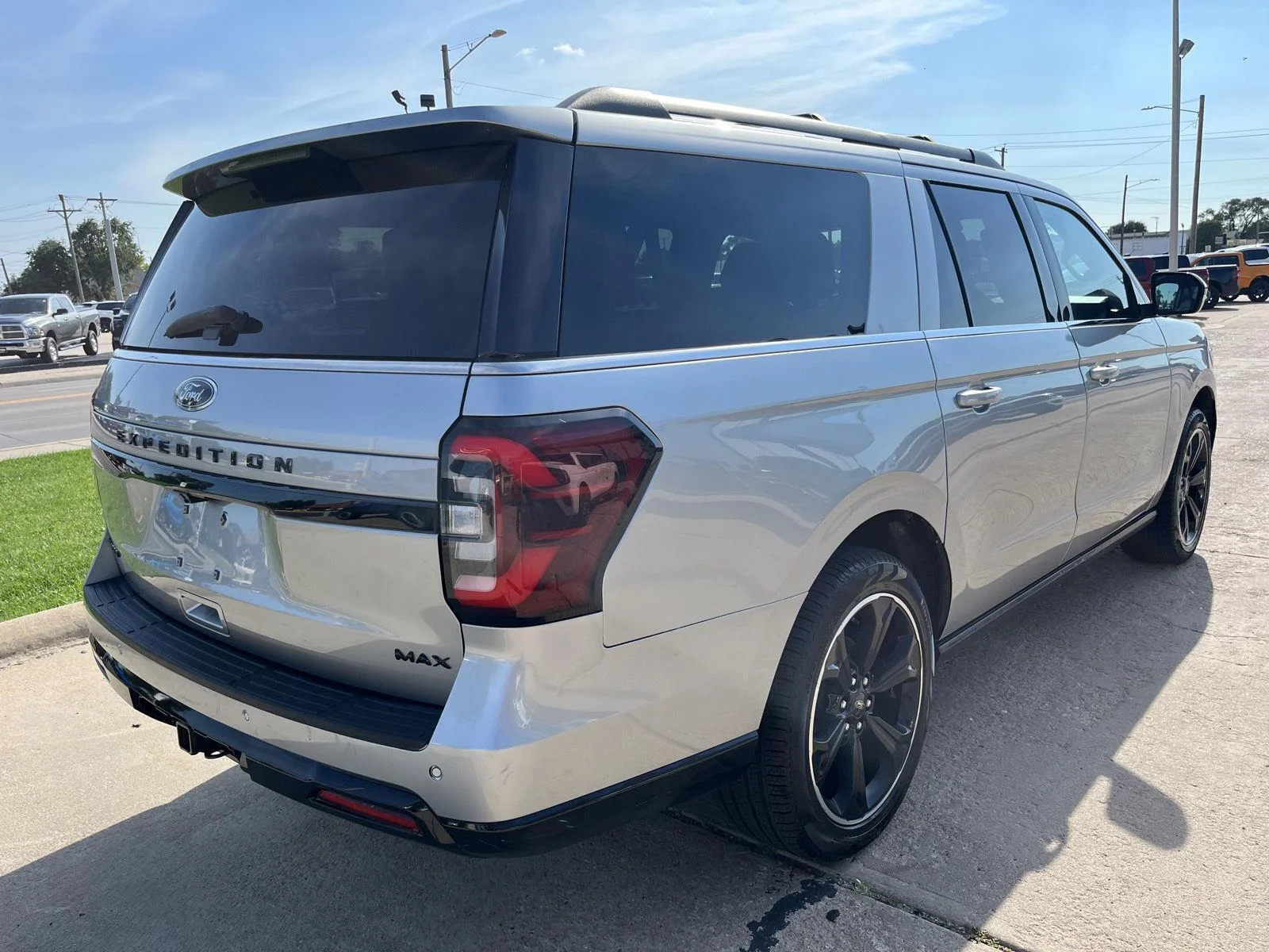 Used 2022 Iconic Silver Metallic Ford Limited image 6