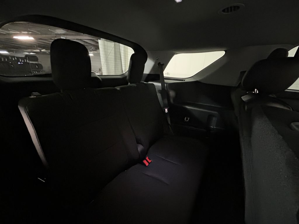 Used 2023 Silver Ford XLT image 17