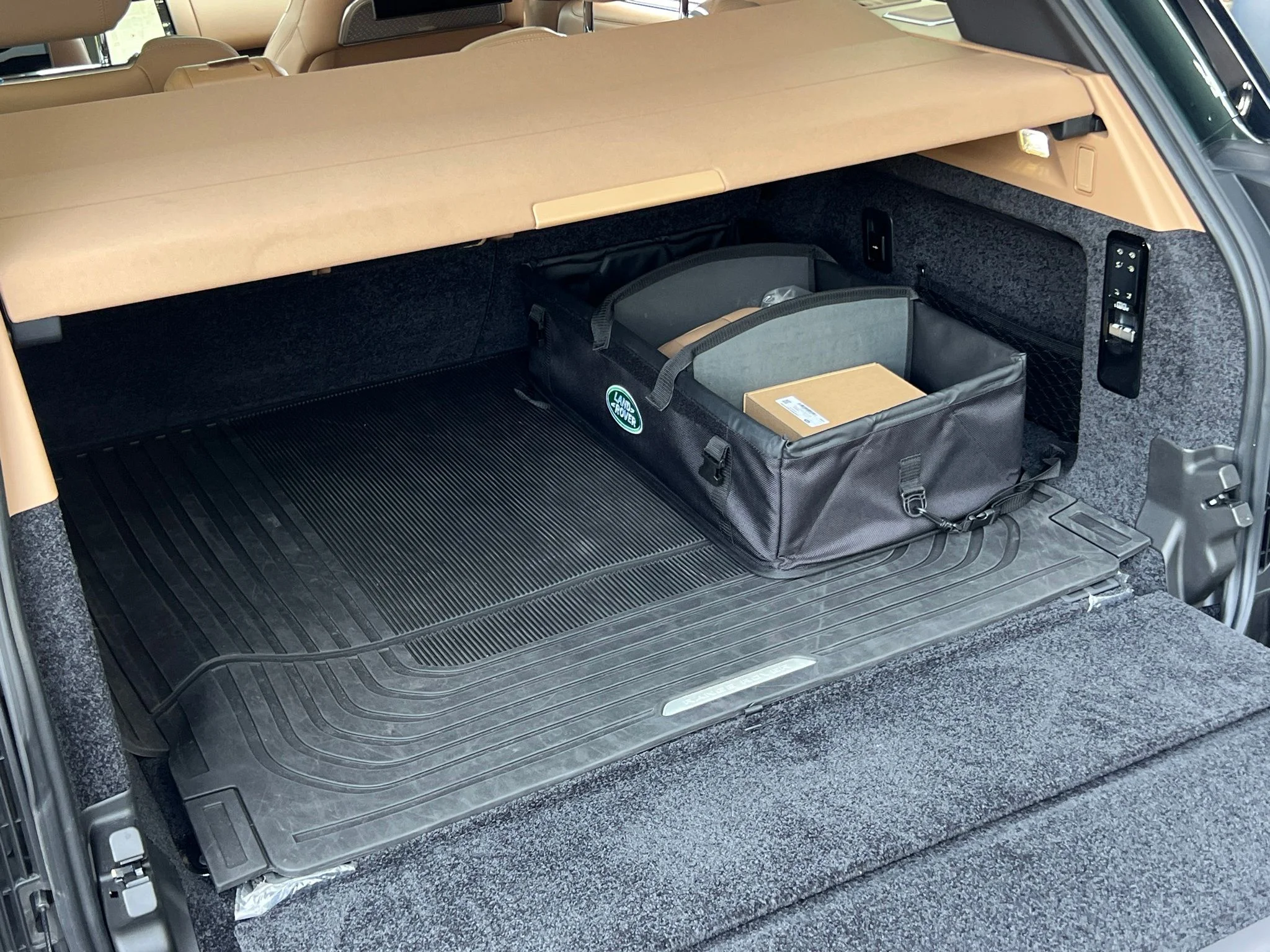 Used 2025  Land Rover Autobiography image 27