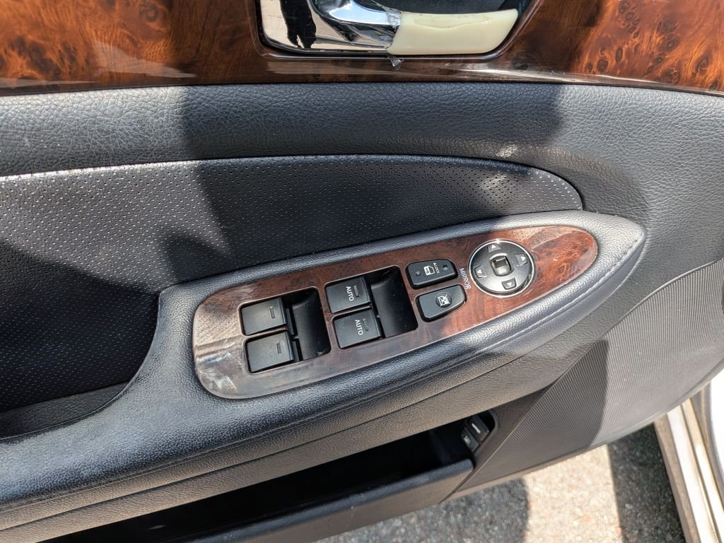 Used 2010 Gray Hyundai 3.8 image 9