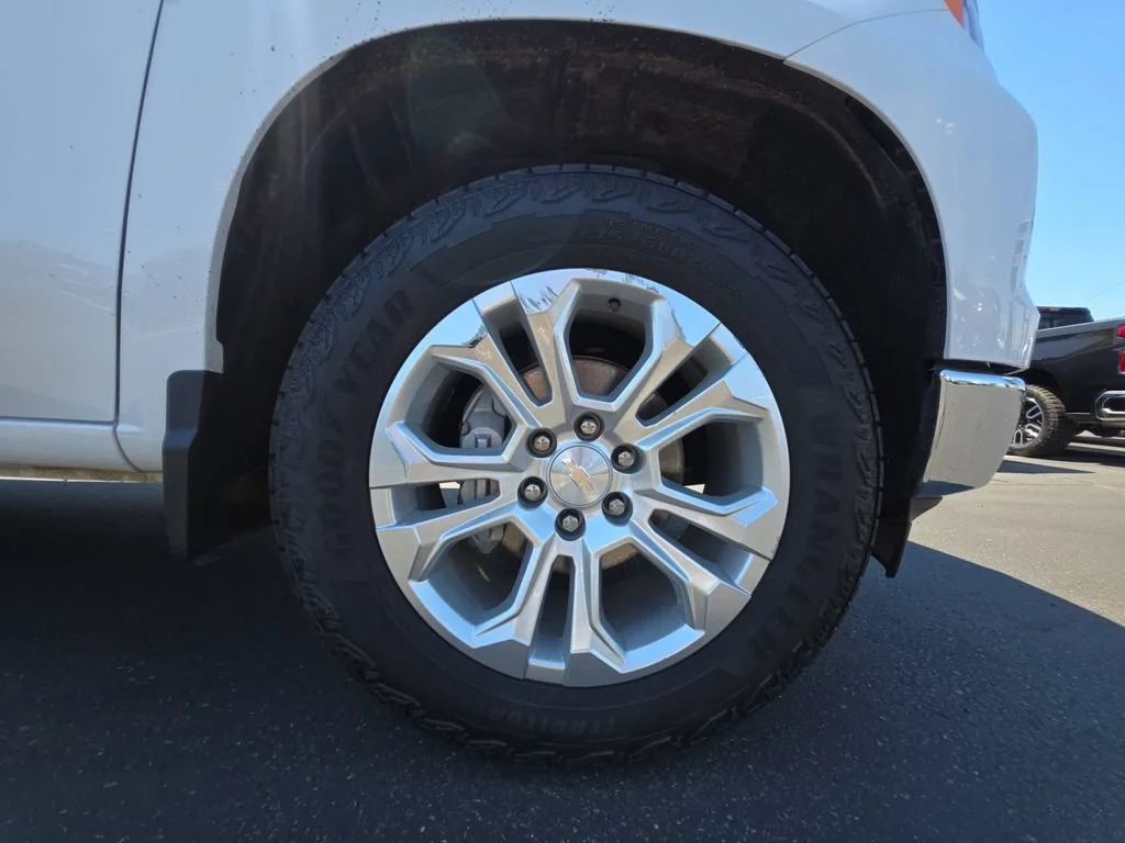 Used 2023 Summit White Chevrolet LTZ image 29