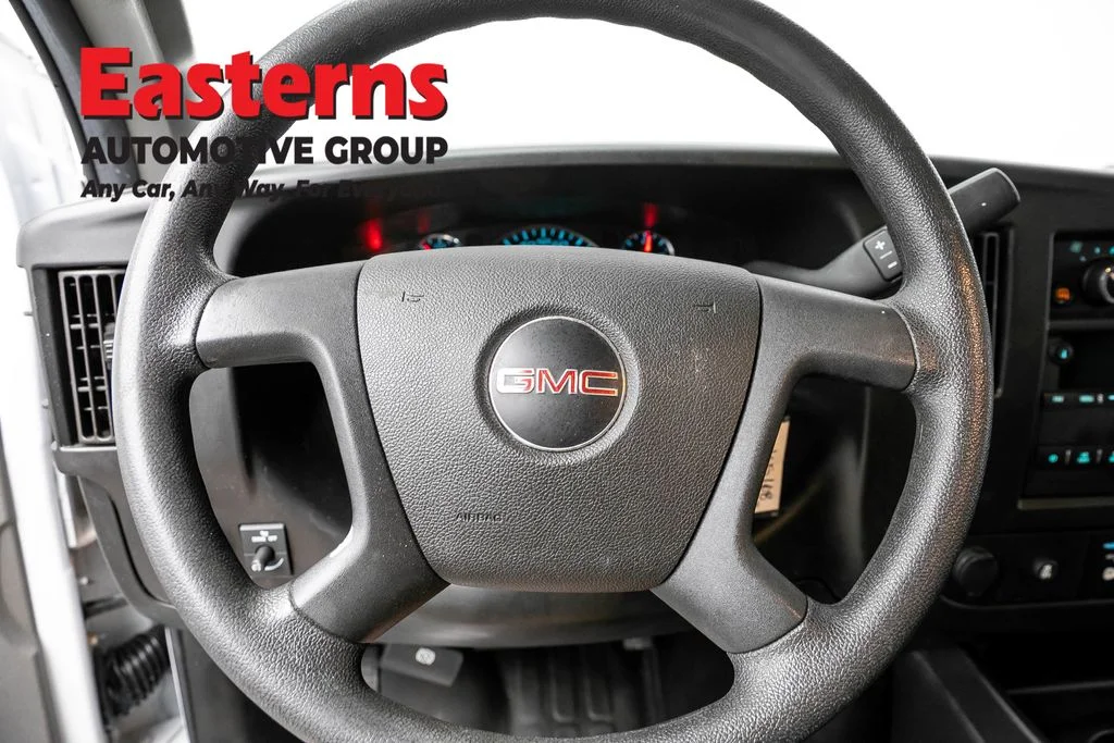 Used 2022 White GMC Work Van image 10