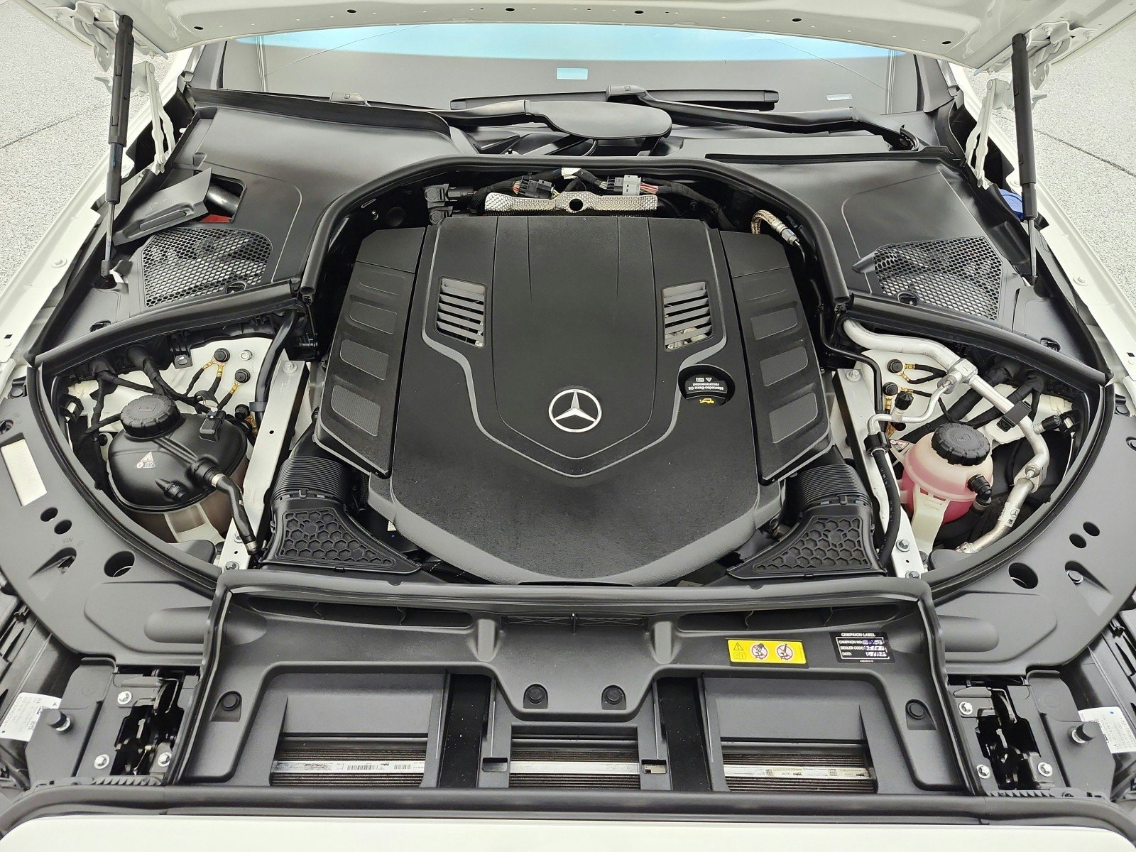Certified Used 2022 MANUFAKTUR Diamond White Mercedes-Benz Maybach S 580 4MATIC® Sedan image 17