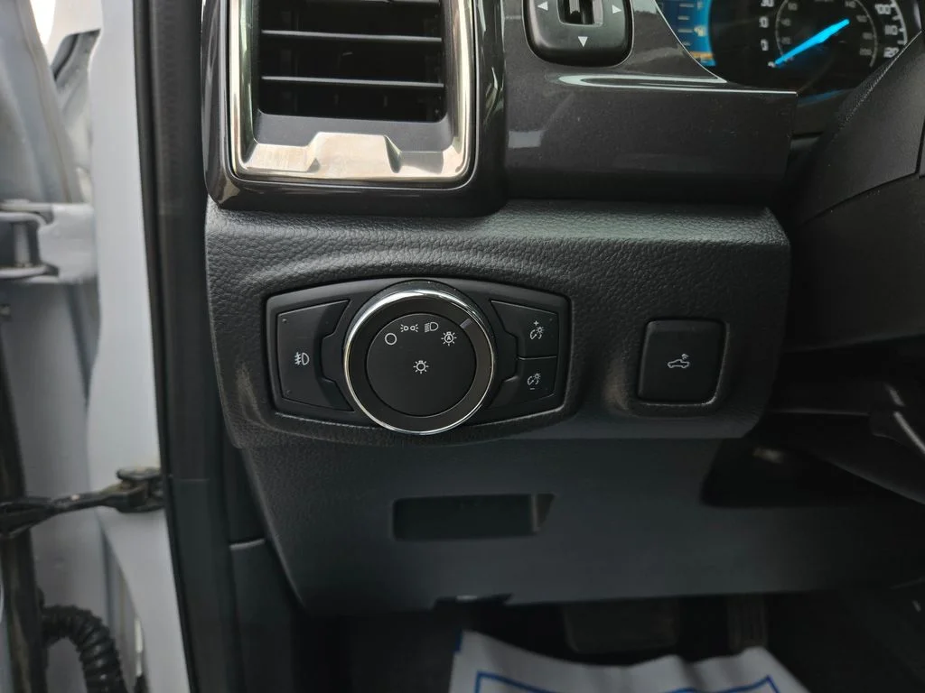 Used 2021 White Ford Lariat image 16