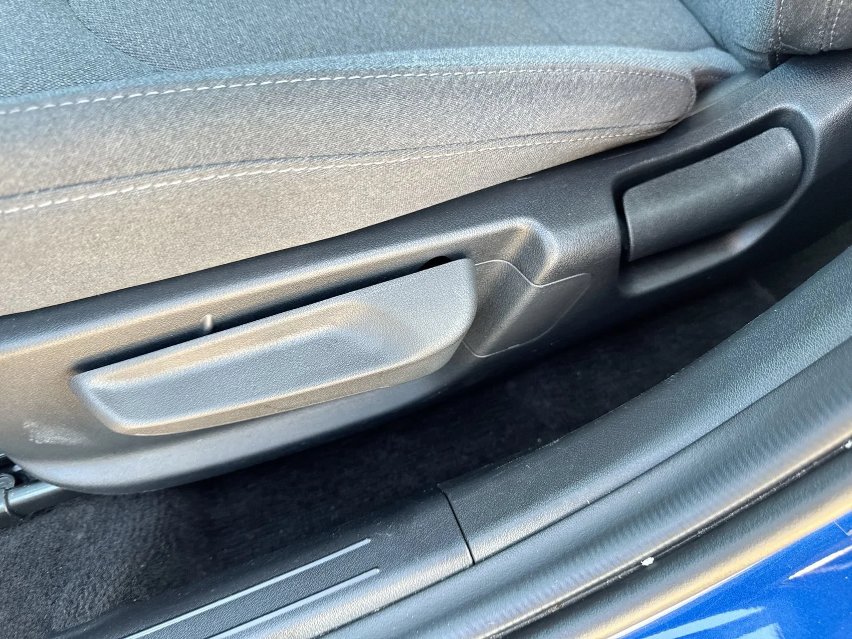 Used 2025 Deep Sea Blue Kia LXS image 12