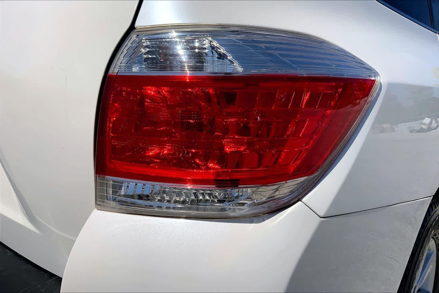 Used 2012 Blizzard Pearl Toyota  image 29