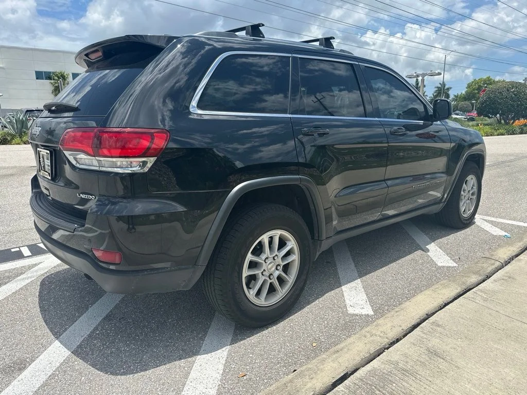 Used 2020 Diamond Black Jeep Laredo E image 6