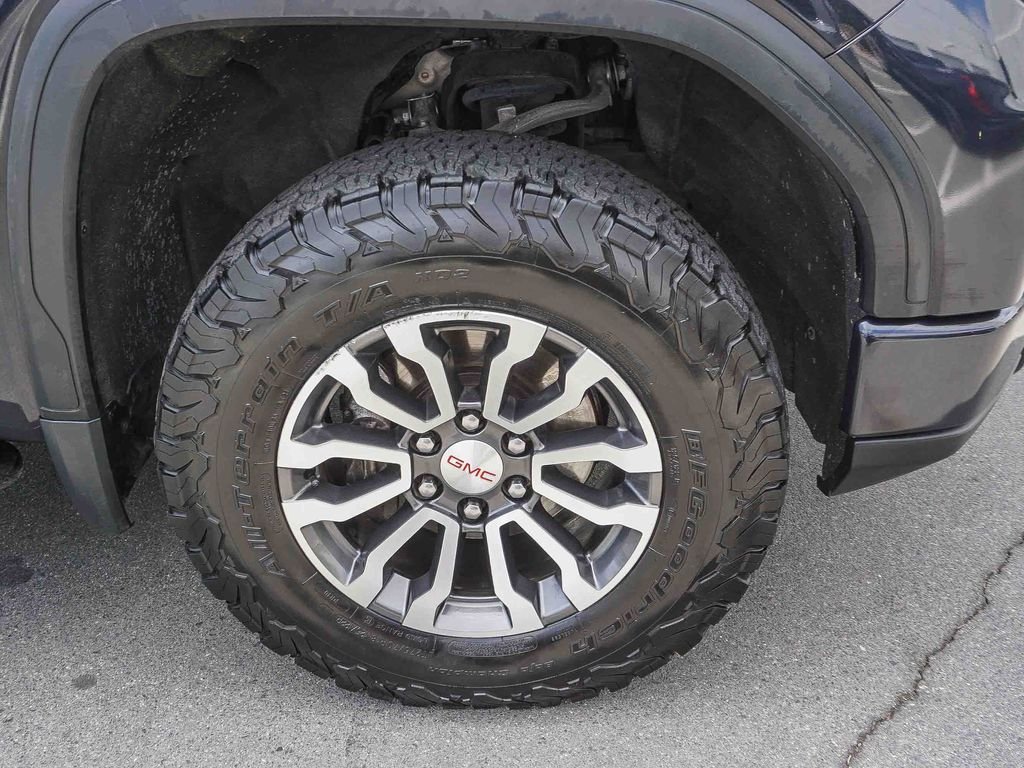 Used 2022 Titanium GMC AT4 image 9