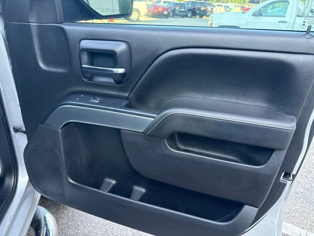 Used 2015 Silver Chevrolet LT image 39