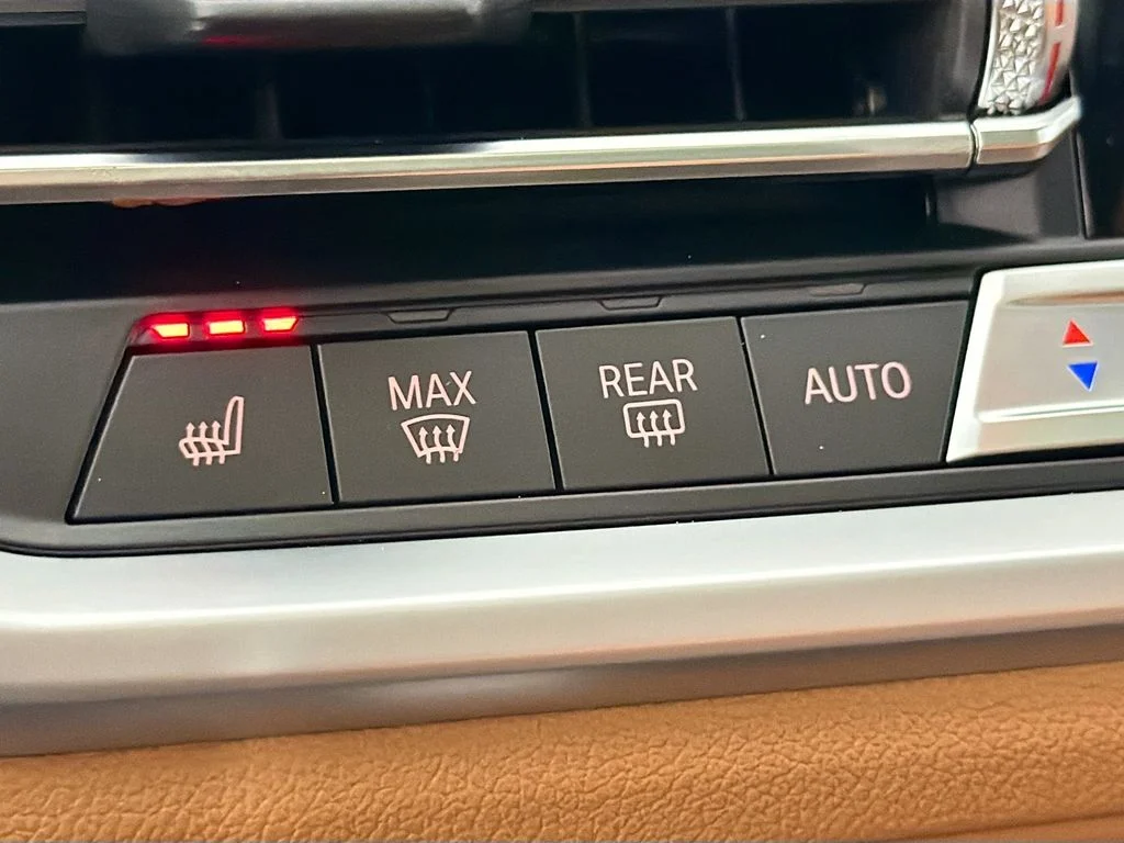 Used 2019 White BMW 330i image 21