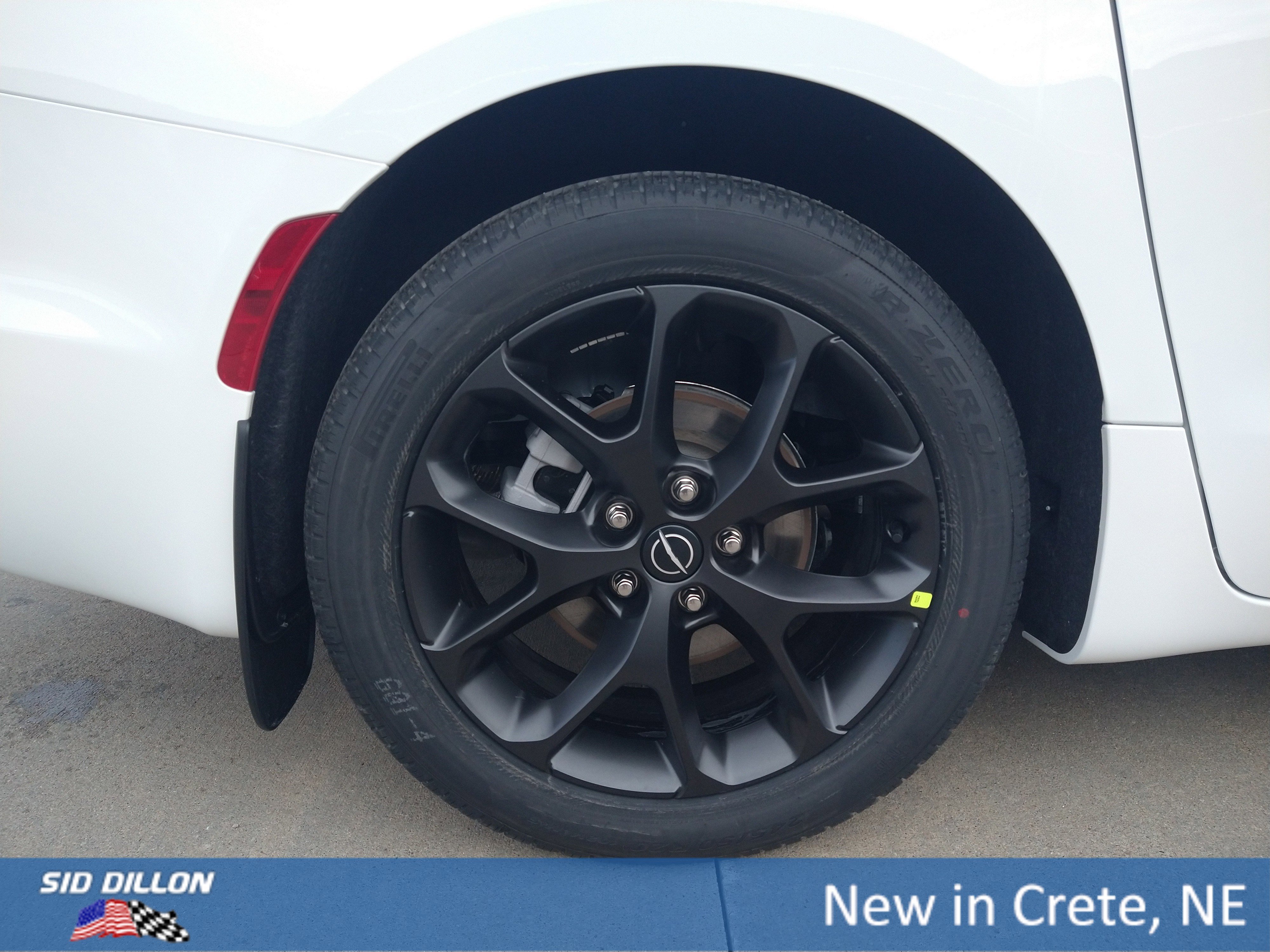 New 2026 Bright White Clear-Coat Exterior Paint Chrysler Select image 9