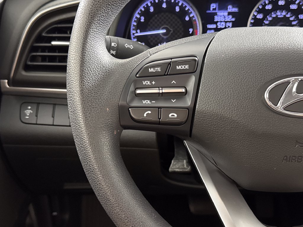 Used 2019 White Hyundai SE image 15