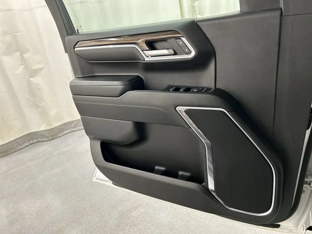Used 2024 Summit White Chevrolet RST image 21