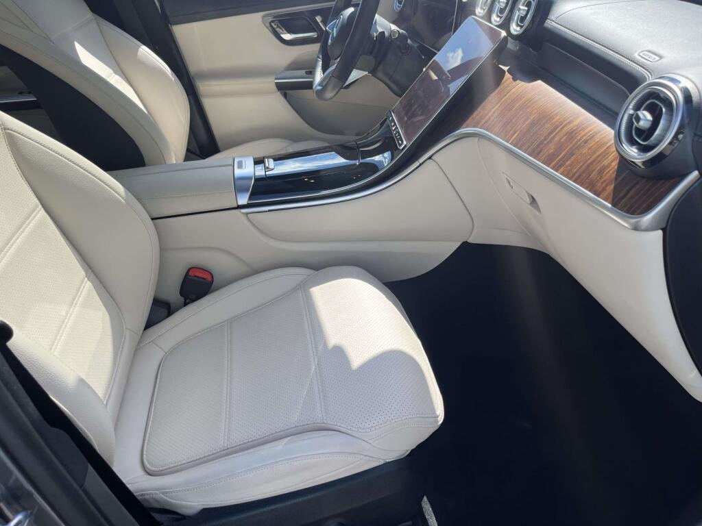 Used 2023 Selenite Grey Metallic Mercedes-Benz GLC 300 image 21