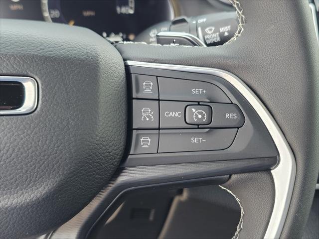 New 2026 Bright White Clear-Coat Exterior Paint Jeep Laredo image 22
