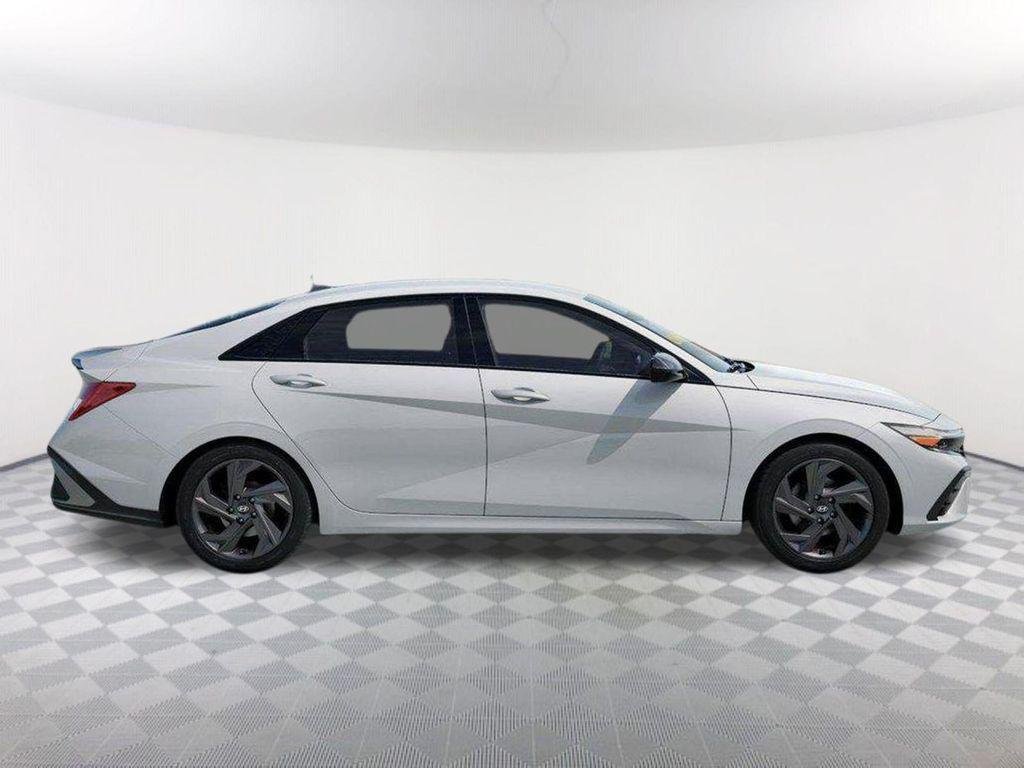 New 2026 White Hyundai SEL Sport Plus image 7