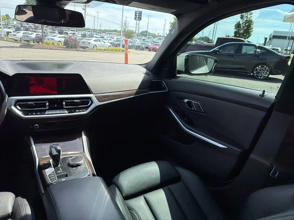 Used 2020 Alpine White BMW 330i image 28