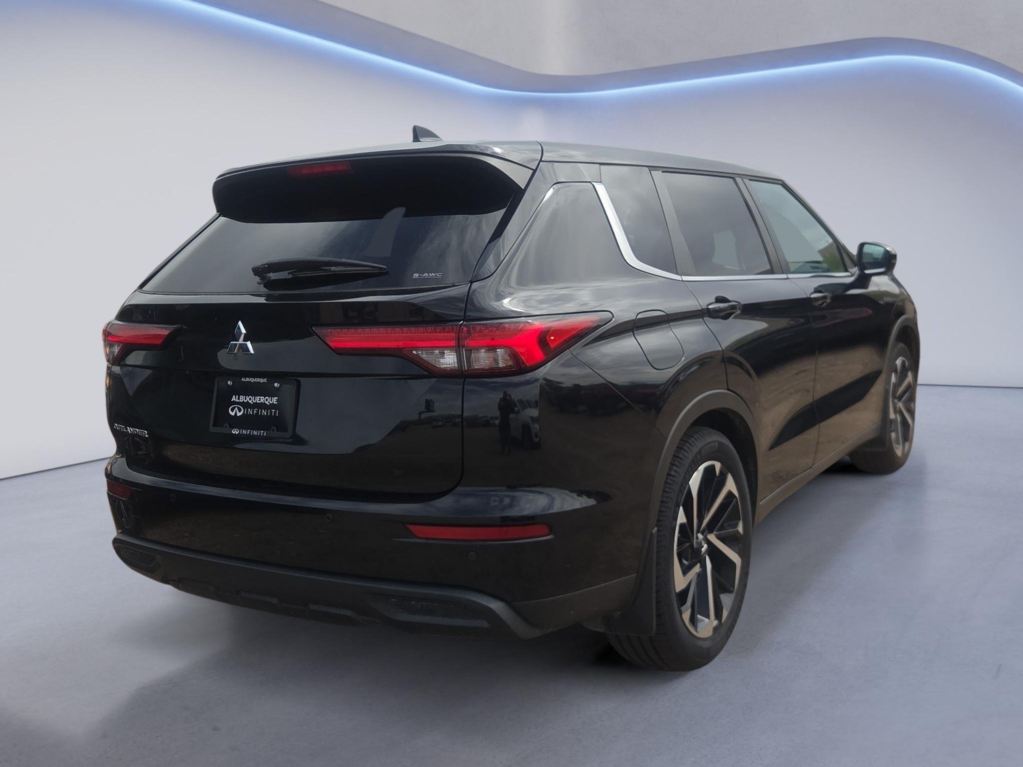 Used 2022 Labrador Black Pearl Mitsubishi ES image 5
