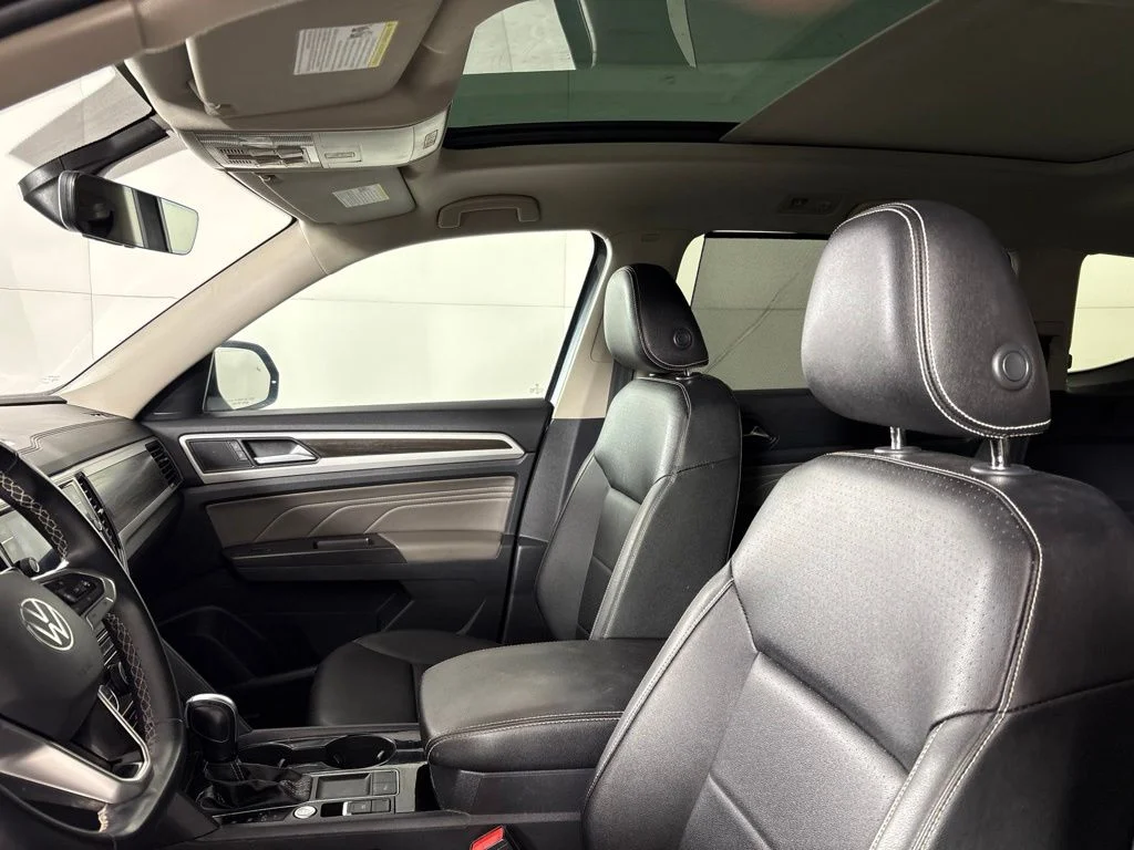 Used 2023 Gray Volkswagen 3.6L V6 SE w/Technology image 32