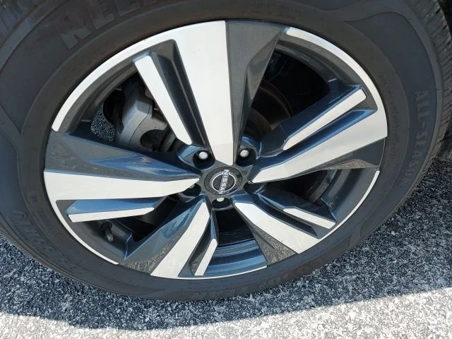 Used 2023 White Nissan SL image 3