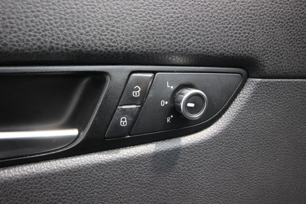 Used 2013 Black Volkswagen 2.5 S image 12