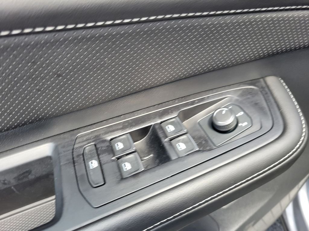 Certified Used 2026  Volkswagen SE w/Technology image 17