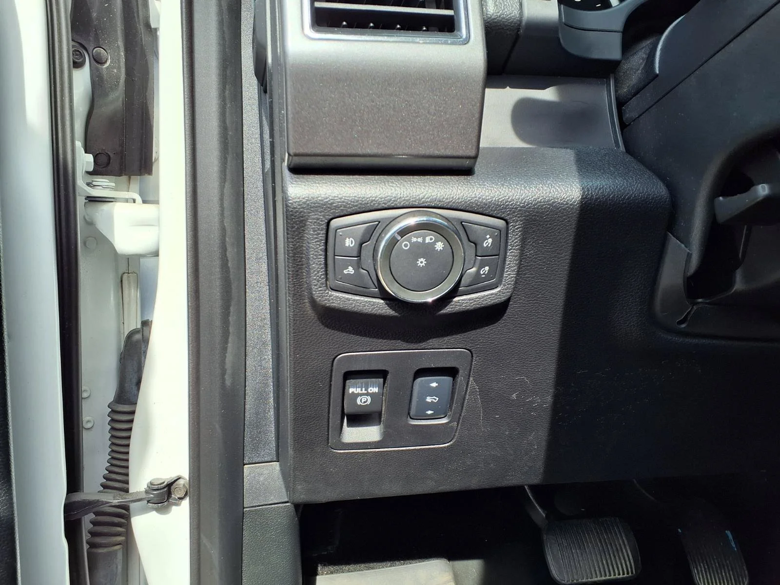 Used 2018 White Ford  image 13