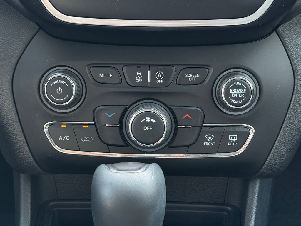 2021 Jeep Cherokee Latitude Plus - Photo 20