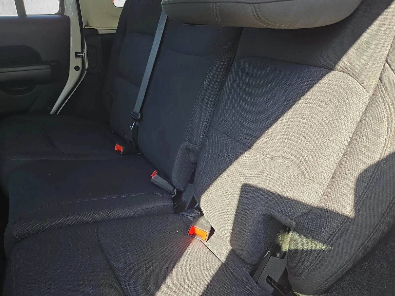 Used 2020 Bright White Clearcoat Jeep Sport S image 18